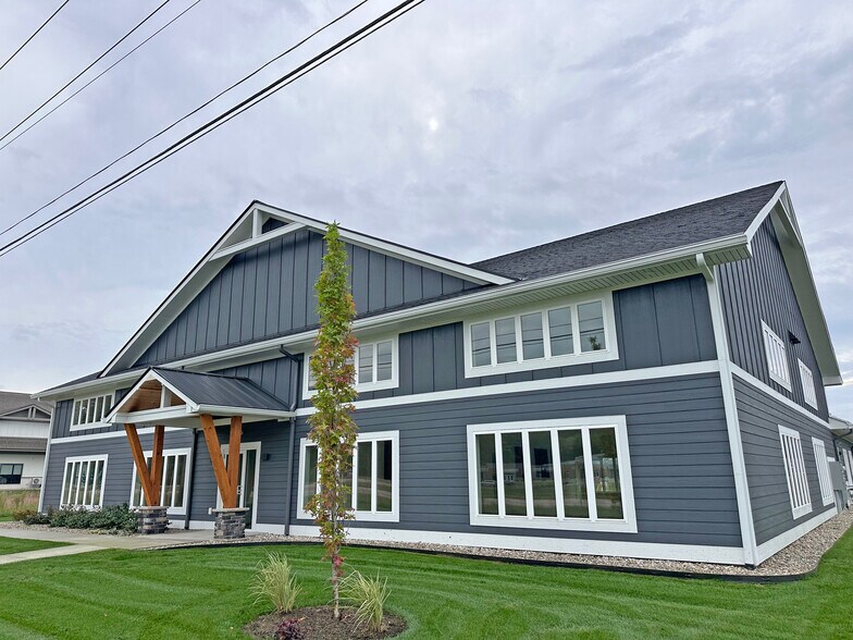 More Photos Of 6134 Northland NE dr, Belmont Office For Sale