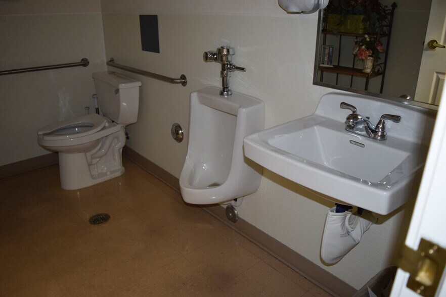 More Photos Of 3505 E Harmon Ave, Las Vegas Medical For Lease