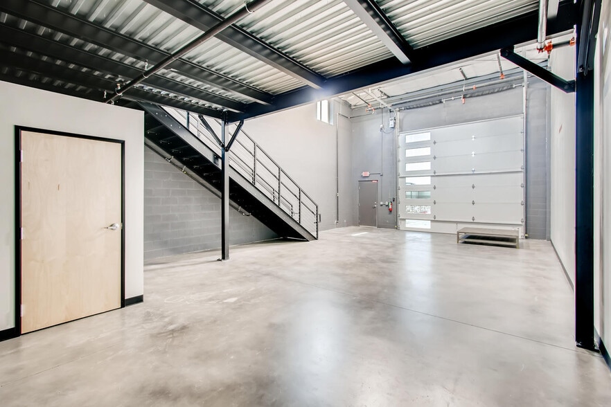 More Photos Of 2100 Double Creek Dr, Round Rock Warehouse For Lease