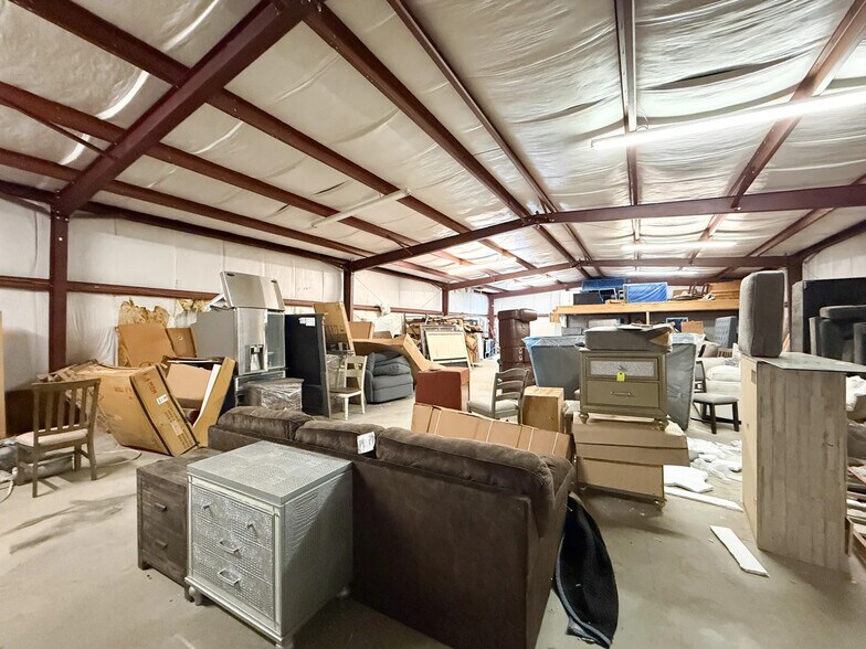 More Photos Of 760 Paul Maillard Rd, Luling Warehouse For Sale