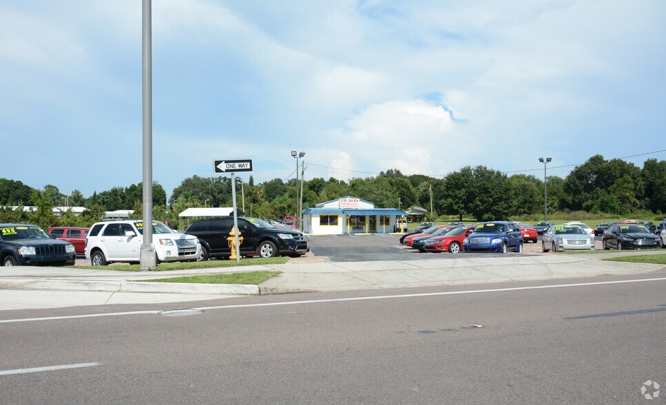 Primary Photo Of 2625 US Highway 98 N, Lakeland General Retail For Sale