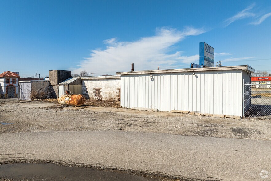 More Photos Of 2215 W Lincoln Hwy, Merrillville Freestanding For Lease