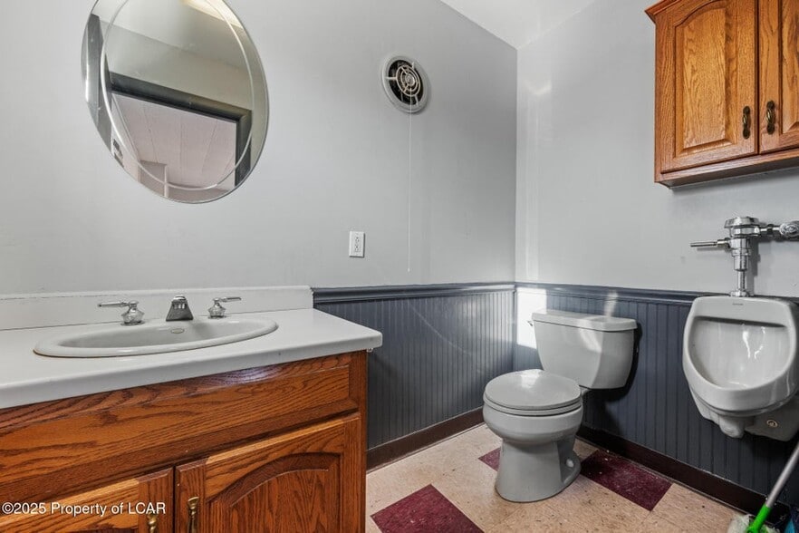 More Photos Of 36 Atherton Ave, Wyoming Warehouse For Sale