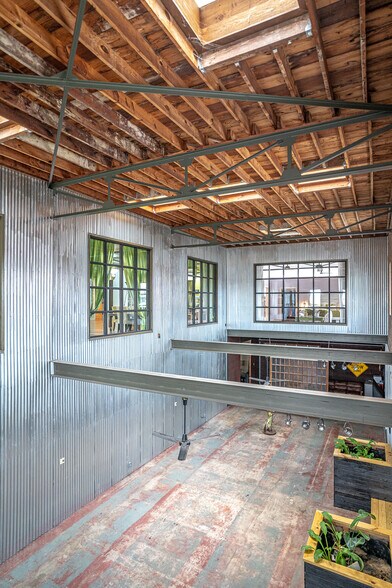 More Photos Of 1611 Washington St, Alexandria Showroom For Sale
