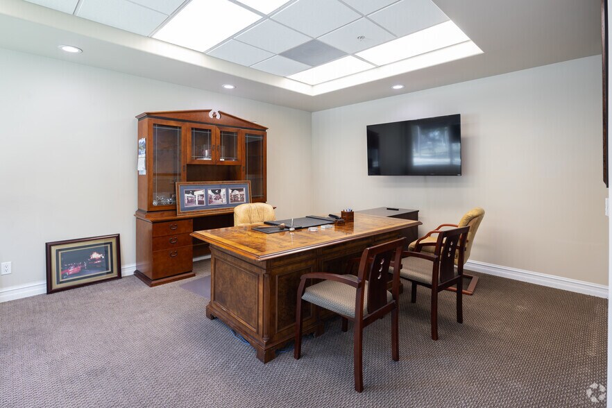 More Photos Of 1043 Civic Center Dr W, Santa Ana Office For Lease