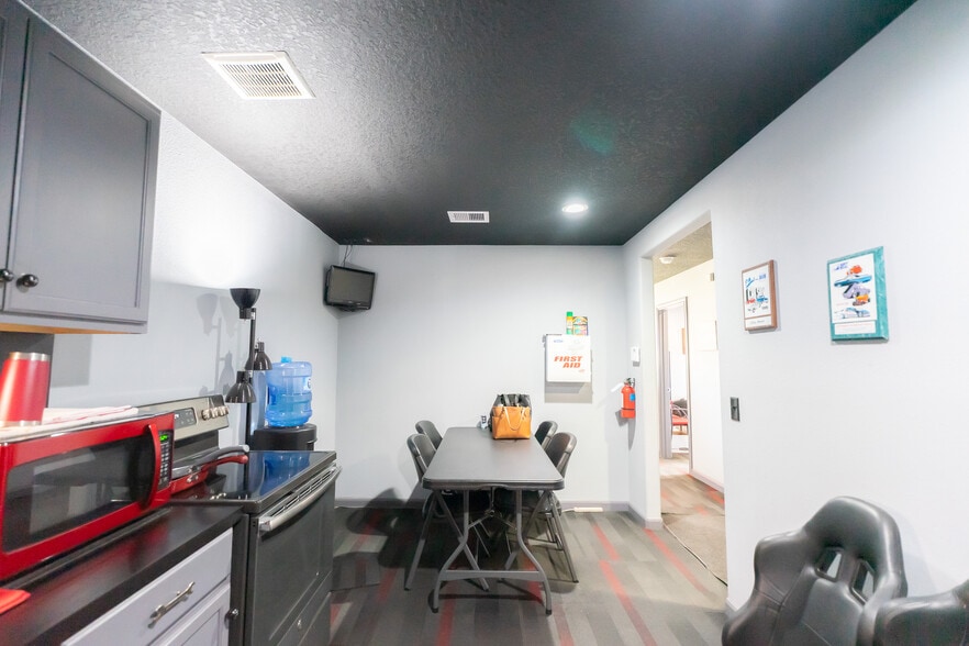 More Photos Of 1201 Steele Rd, Alvin Industrial For Sale