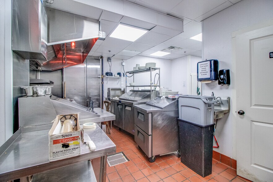 More Photos Of 21 E Athens St, Winder General Retail For Sale