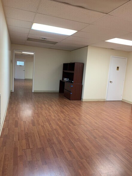 More Photos Of 5431 NW 15th St, Margate Service For Lease