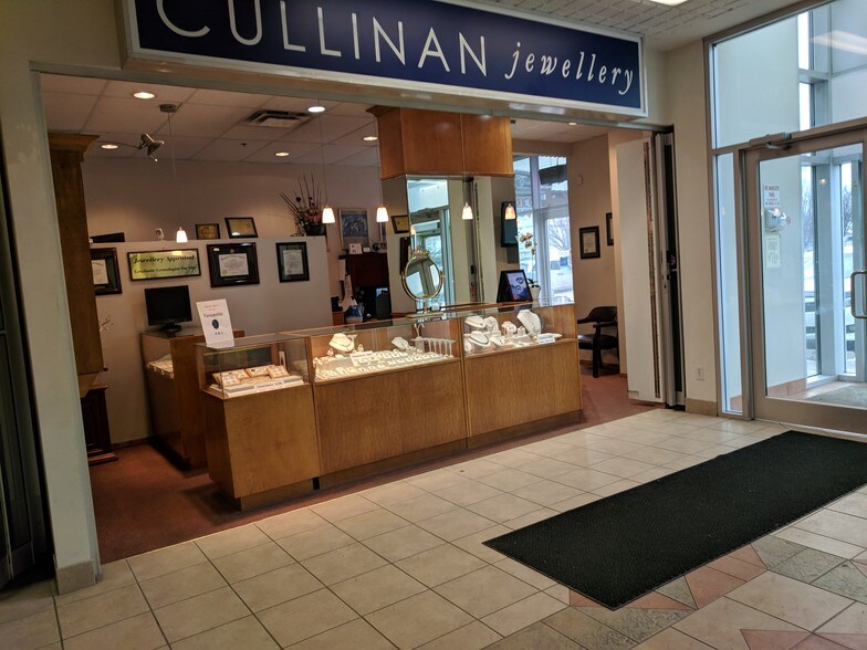 More Photos Of 1518 Centre St N, Calgary Apartments For Lease