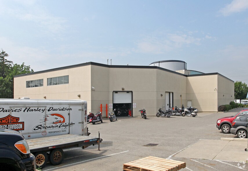 More Photos Of 8779 Yonge St, Richmond Hill Auto Dealership For Lease