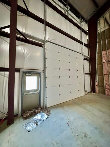More Photos Of 5700 Eastside Parkway Dr, Gas City Light Distribution For Lease