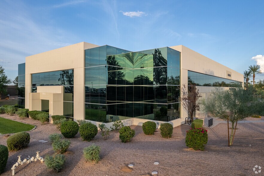 More Photos Of 8901 E Mountain View Rd, Scottsdale Office For Sale
