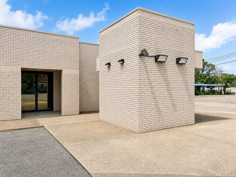 More Photos Of 101 N 4th St, Lometa Daycare Center For Sale