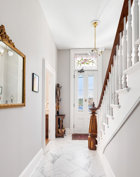 More Photos Of 704 N Main St, Coupeville Hospitality For Sale