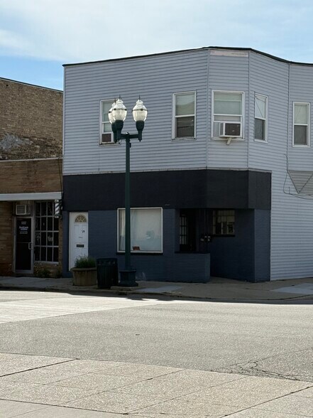 Primary Photo Of 2231 63rd St, Kenosha General Retail For Lease