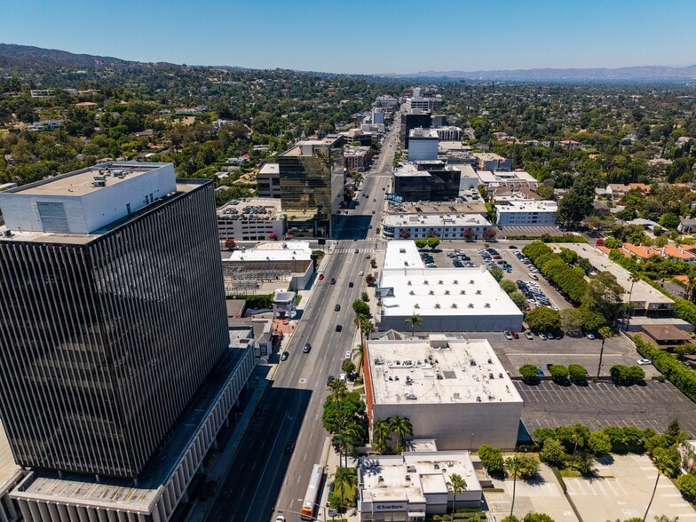 More Photos Of 15928 Ventura Blvd, Encino Storefront Retail Office For Lease