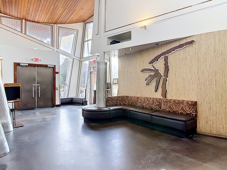 More Photos Of 220 N Williamson Blvd, Ormond Beach Restaurant For Sale