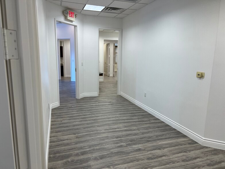 More Photos Of 375 N Stephanie St, Henderson Office For Sale