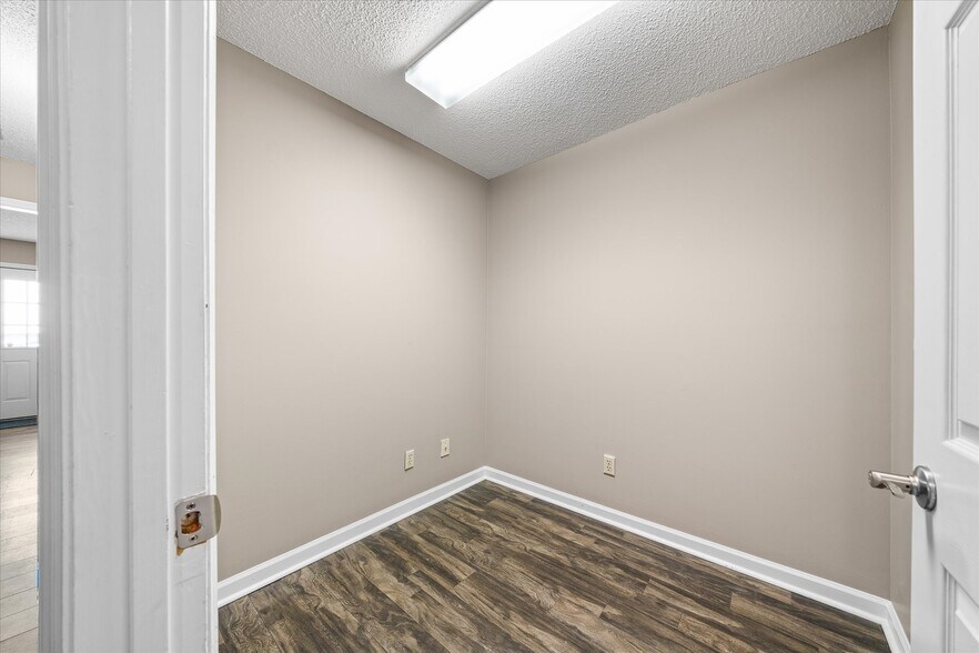 More Photos Of 142 West Ave, Crossville Medical For Sale