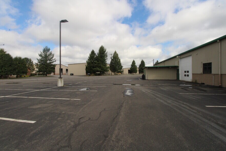 More Photos Of 3861-3870 West Rd, Cortland Auto Dealership For Sale