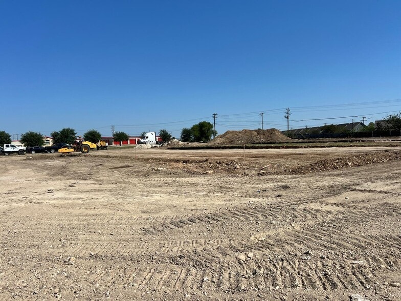 More Photos Of 160 County Road 313, Jarrell Unknown For Lease