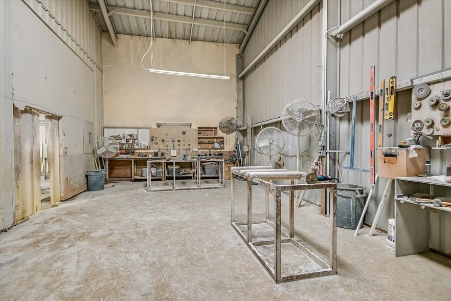More Photos Of 22108 Odell Fairway Trl, Spicewood Industrial For Sale