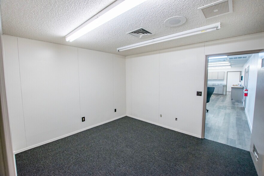 More Photos Of 519 W Western Ave, Avondale General Retail For Sale