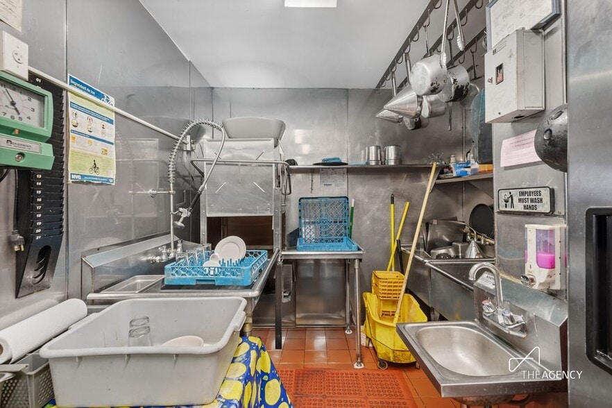 More Photos Of 753 Coney Island Ave, Brooklyn Restaurant For Lease