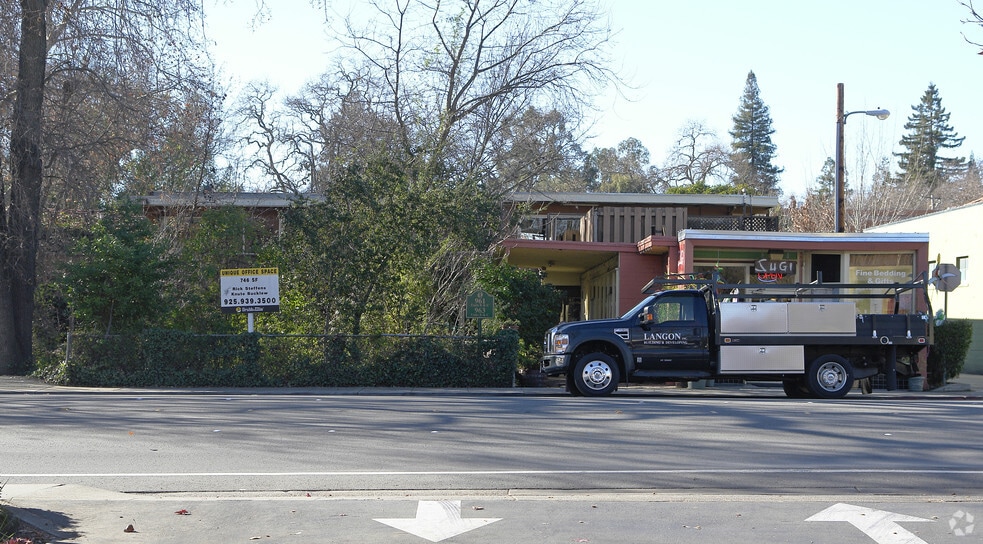 More Photos Of 3533-3547 Mt. Diablo Blvd, Lafayette Unknown For Lease