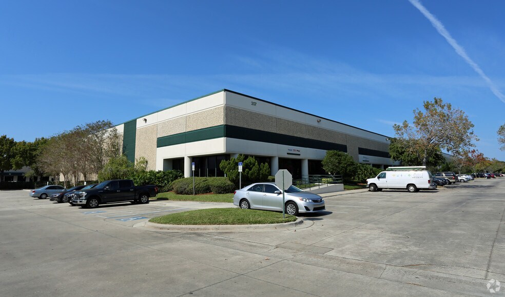 More Photos Of 207 Kelsey Ln, Tampa Truck Terminal For Lease