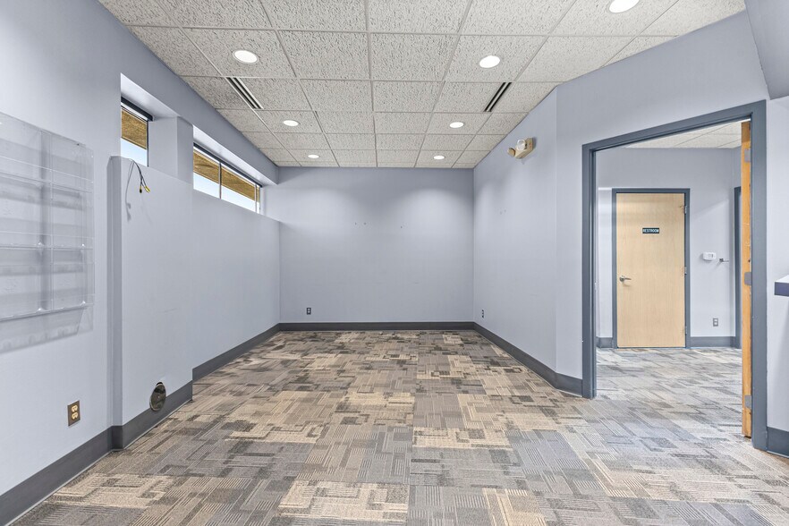 More Photos Of 24825 Michigan Ave, Dearborn Office For Lease