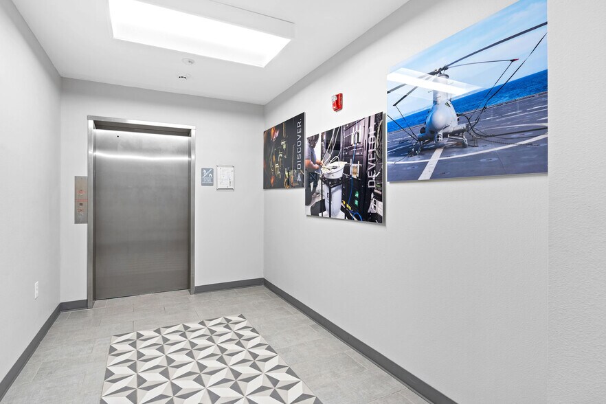 More Photos Of 313-315 Edge Ave, Valparaiso Office For Sale