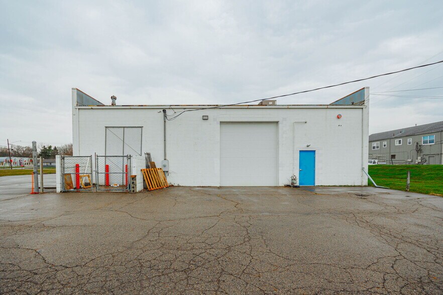 More Photos Of 4011 E Main St, Columbus Freestanding For Lease