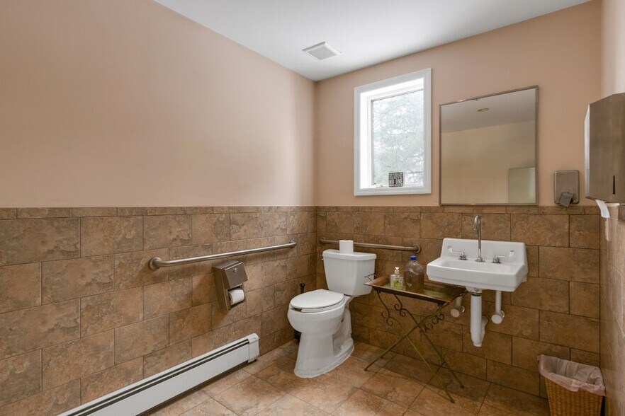 More Photos Of 195 W Clarkstown Rd, New City Specialty For Sale