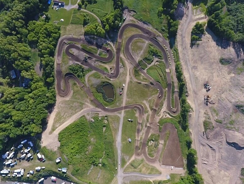 More Photos Of 224 Michael Ln, New Berlin Racetrack For Sale