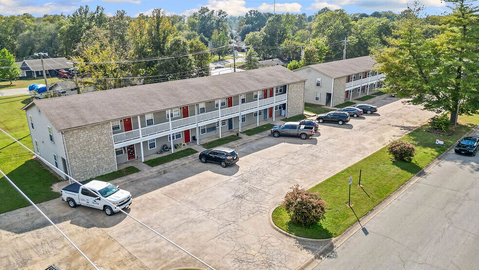 Primary Photo Of 1810 W Twin Springs St, Siloam Springs General Retail For Sale