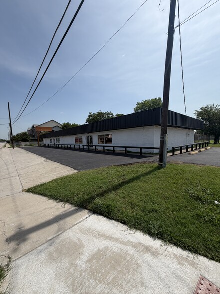More Photos Of 1010 N Tennessee St, McKinney Freestanding For Sale