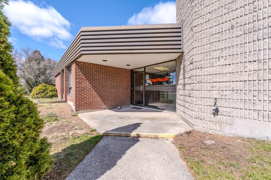 More Photos Of 9 Hawk St, Nanticoke Industrial For Sale