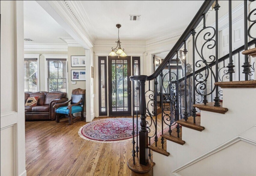 More Photos Of 420 Heights Blvd, Houston Office Residential For Sale
