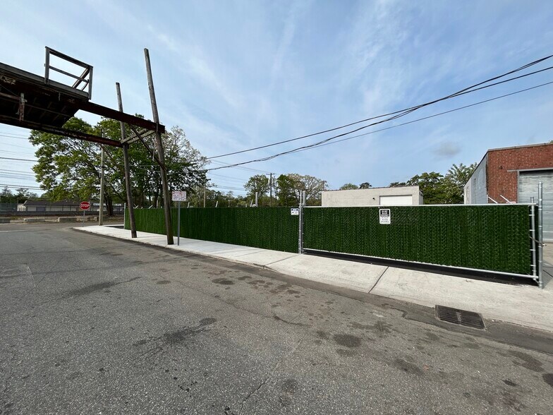 More Photos Of 267 Merritt Ave, Wyandanch Warehouse For Lease