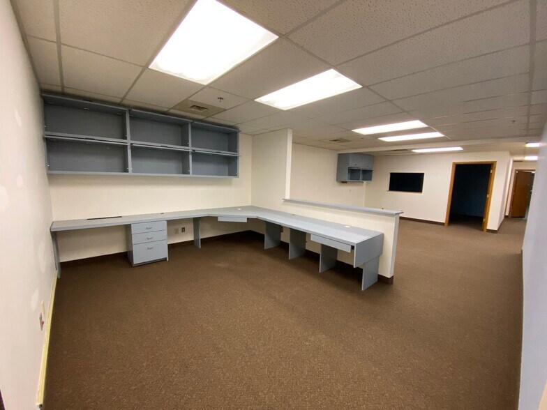 More Photos Of 2525 Nevada Ave N, Golden Valley Light Distribution For Sale