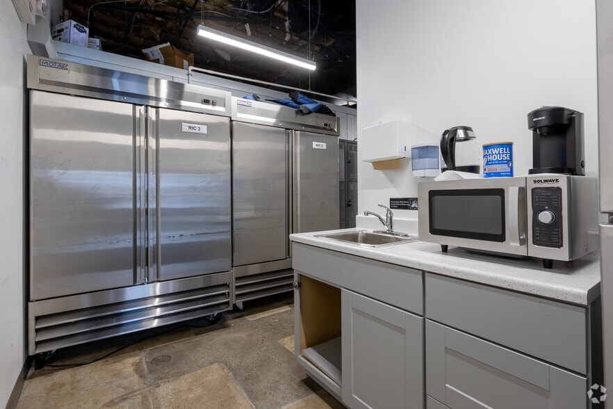 More Photos Of 500 Cortlandt St, Belleville Restaurant For Lease