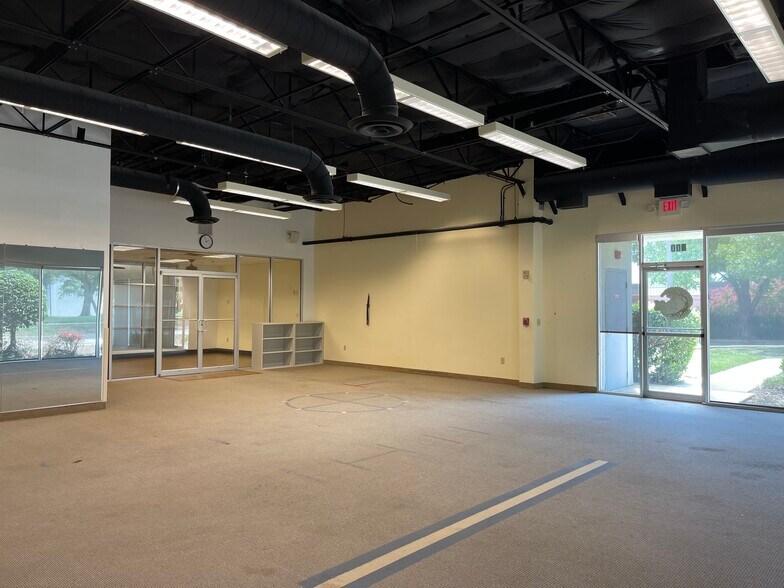 More Photos Of 1320 W Walnut Hill Ln, Irving Medical For Sale