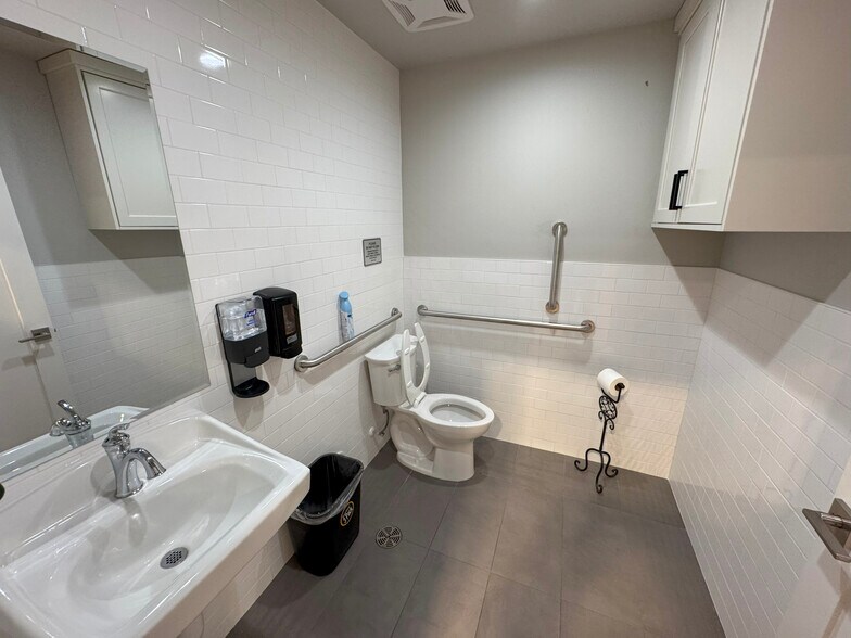 More Photos Of 5872 S 900 E, Murray Medical For Lease