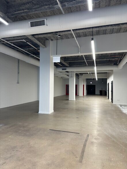 More Photos Of 855 W Belmont Ave, Chicago Office For Lease