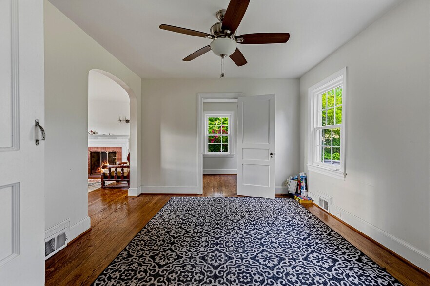More Photos Of 109 Broadview Ave, Warrenton Storefront Retail Office For Sale