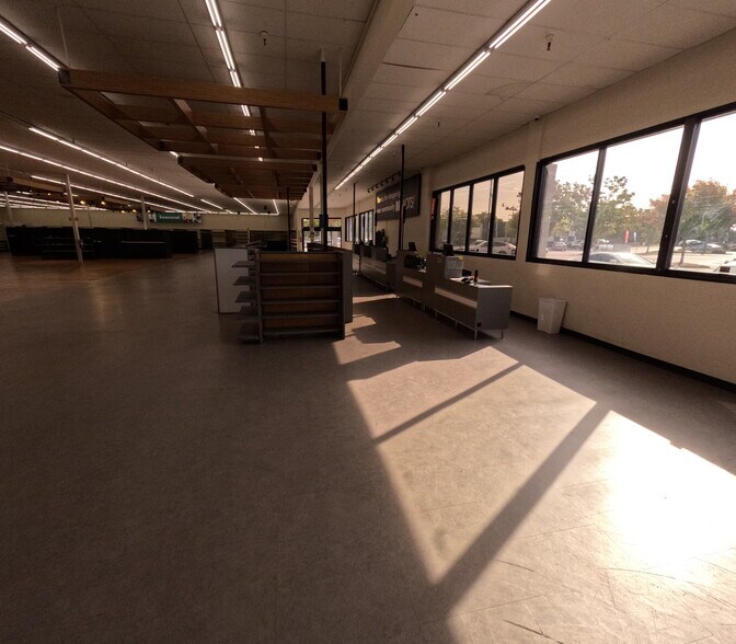 More Photos Of 8539 Elk Grove Blvd, Elk Grove Freestanding For Lease