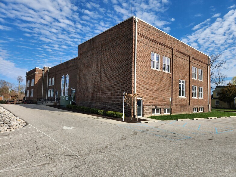 More Photos Of 300 W Broadway St, Greenwood Loft Creative Space For Sale