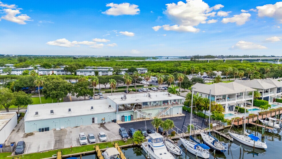 More Photos Of 23 Royal Palm Pointe, Vero Beach Restaurant For Sale