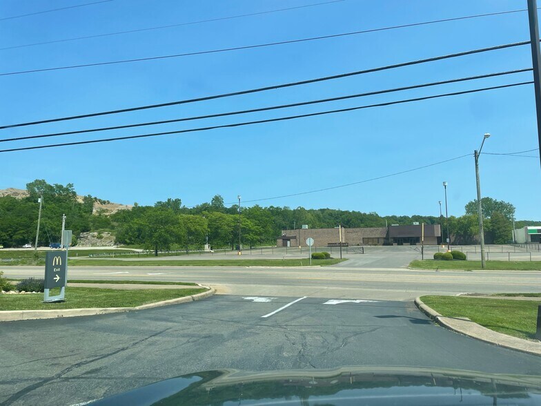 More Photos Of 1597 S Washington St, Millersburg Department Store For Lease